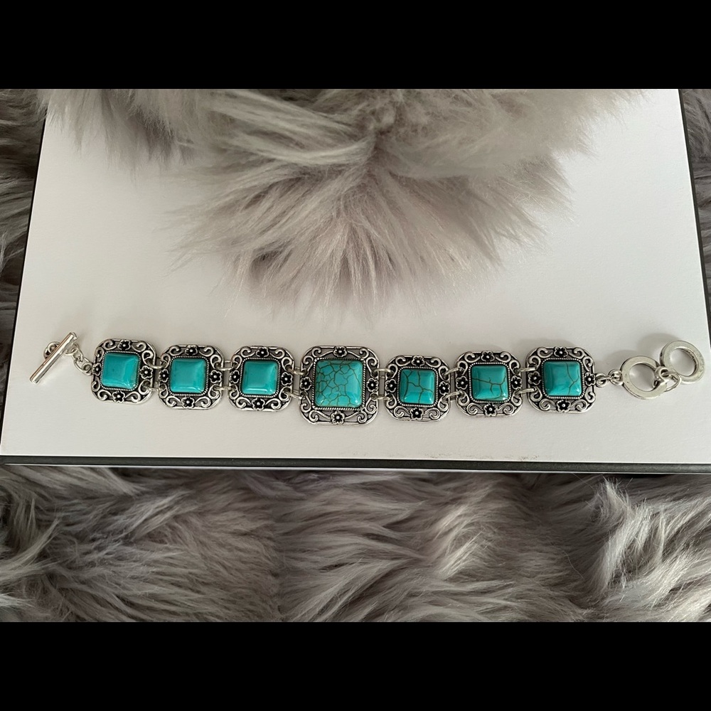 ✨Silver and Turquoise Look stones fashion bracelet ✨NEW - Picture 3 of 5